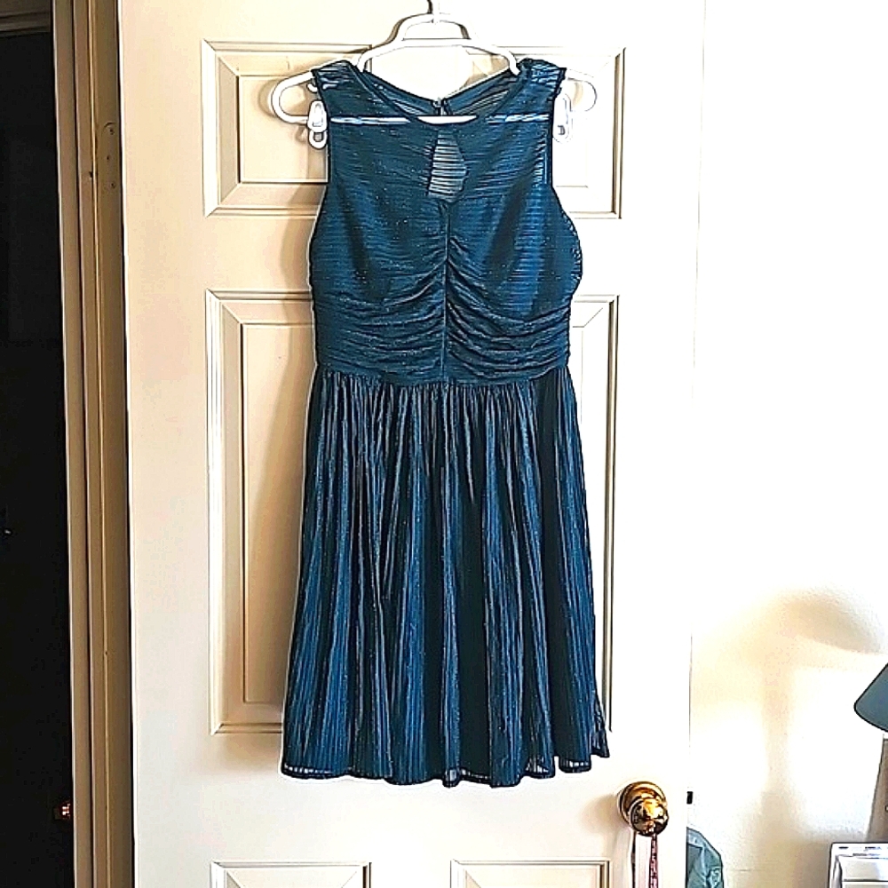 Green dress sleevless, Maggy London
